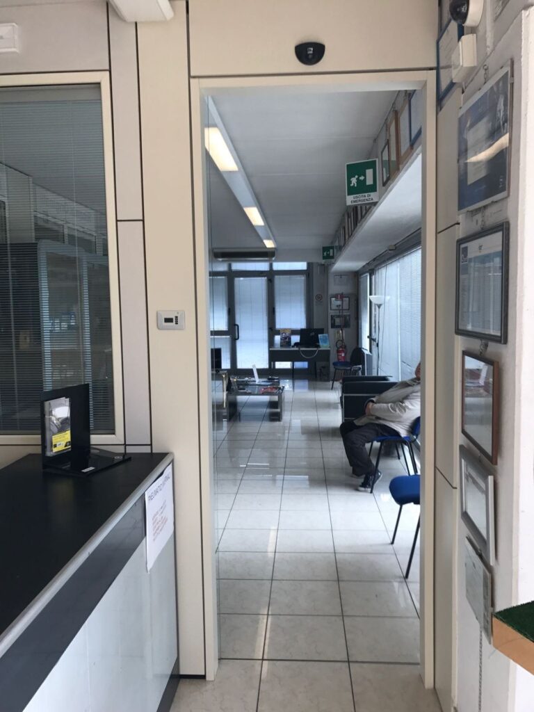 Porta automatica installata da Macrotec, realizzazione 2