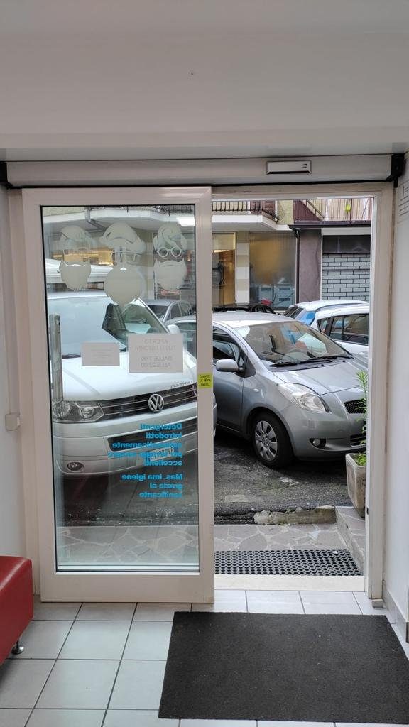 Porta automatica installata da Macrotec, realizzazione 3