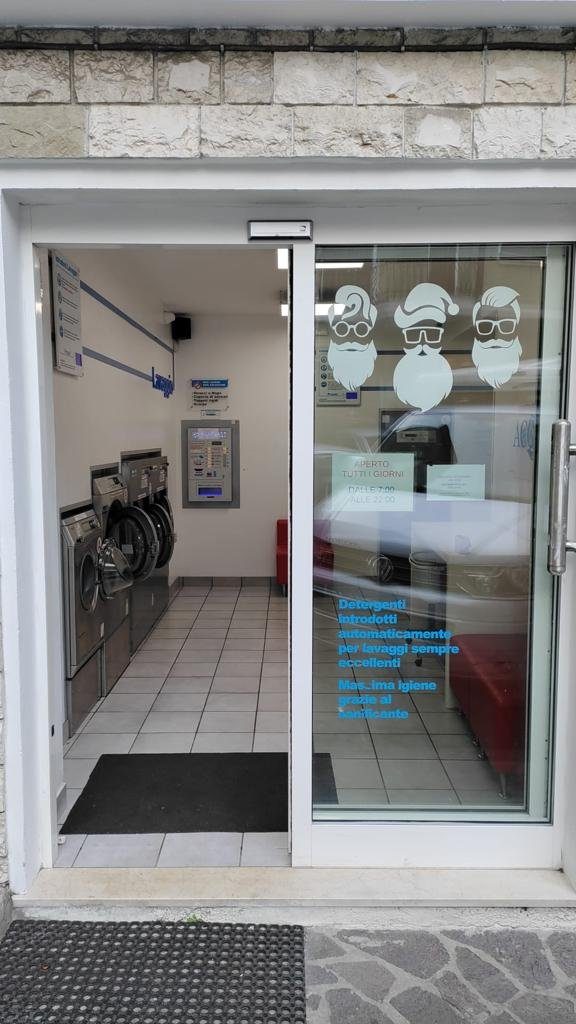 Porta automatica installata da Macrotec, realizzazione 4