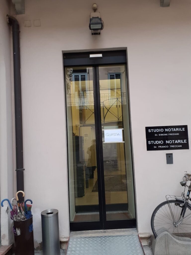 Porta automatica installata da Macrotec, realizzazione 6