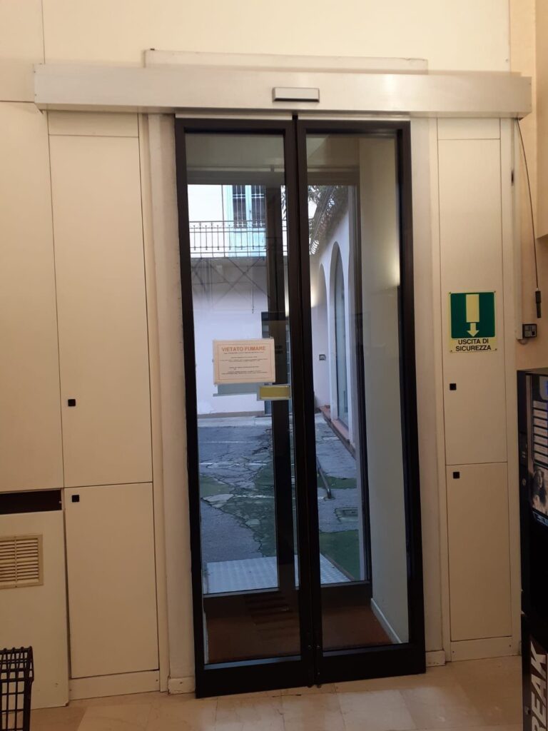 Porta automatica installata da Macrotec, realizzazione 7