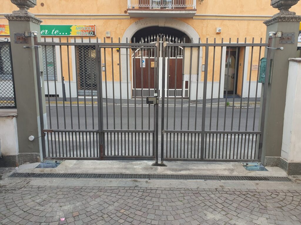 Cancello automatico installato da Macrotec, realizzazione 11