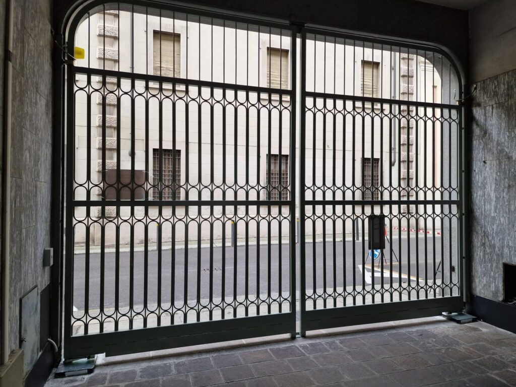 Cancello automatico installato da Macrotec, realizzazione 12