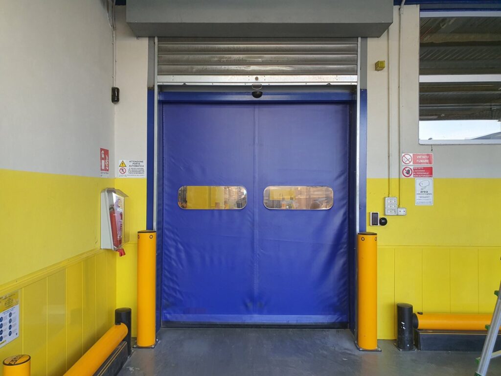 Portone sezionale industriale installato da Macrotec, realizzazione 43