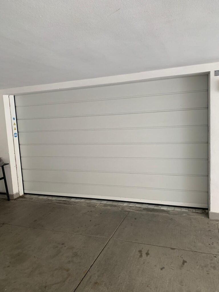 Porta sezionale Macrotec, vista dall'interno o dettaglio, realizzazione 9