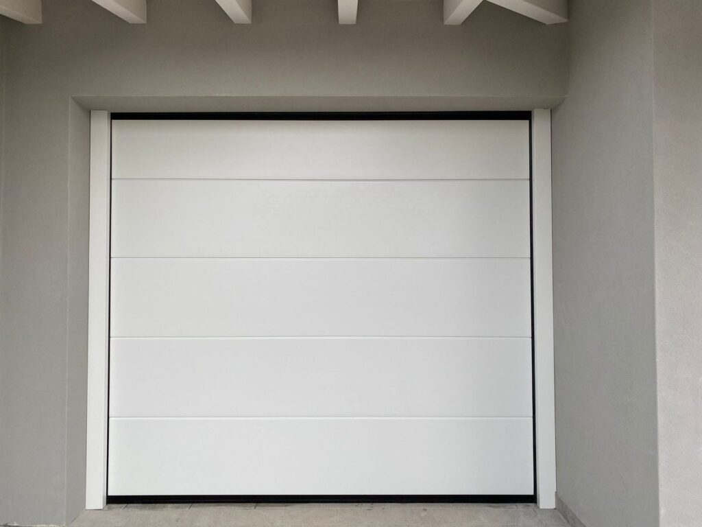 Porta sezionale Macrotec, vista dall'interno o dettaglio, realizzazione 15