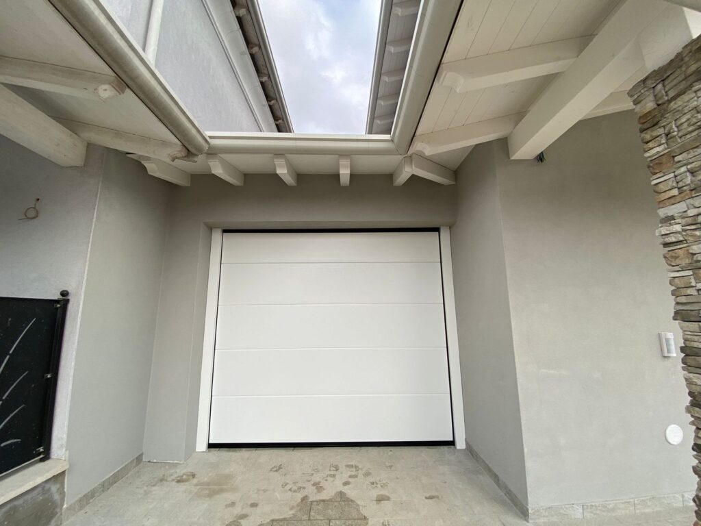 Porta sezionale Macrotec, vista dall'interno o dettaglio, realizzazione 16