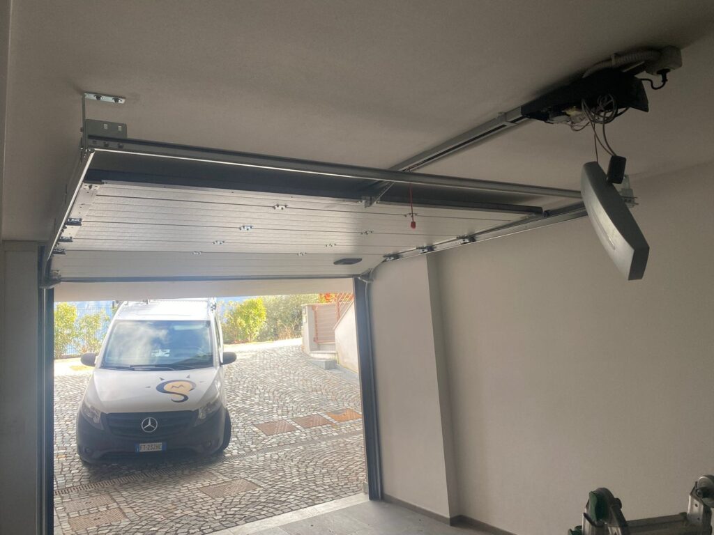 Porta sezionale Macrotec, vista dall'interno o dettaglio, realizzazione 20