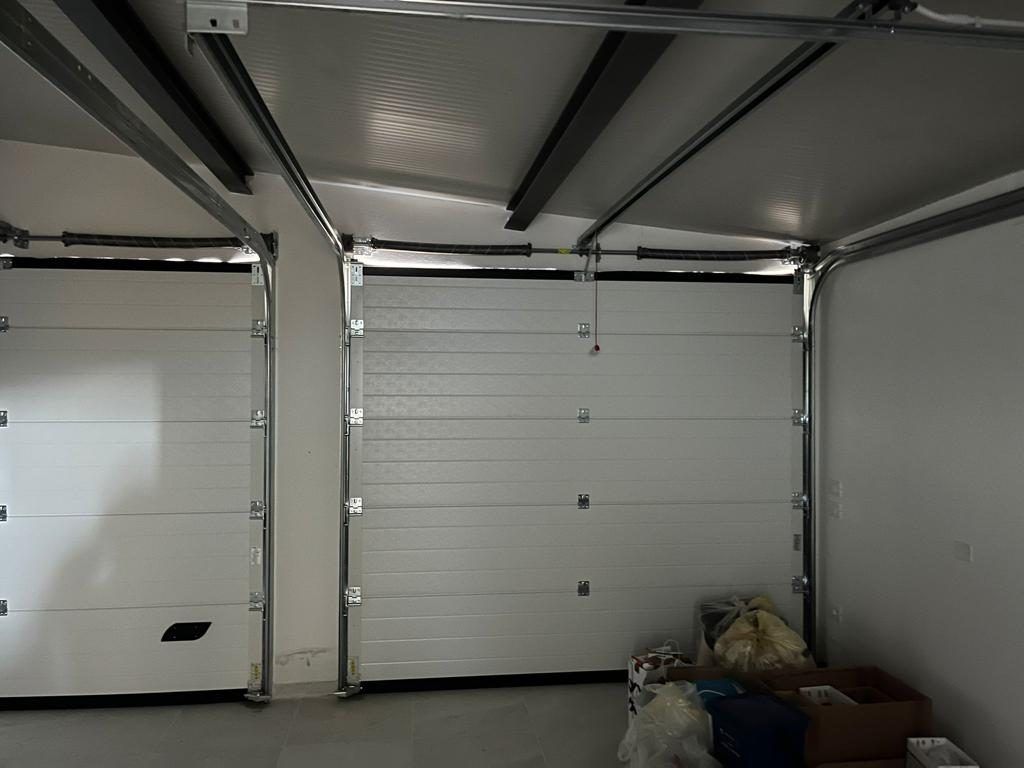 Porta sezionale Macrotec, vista dall'interno o dettaglio, realizzazione 22