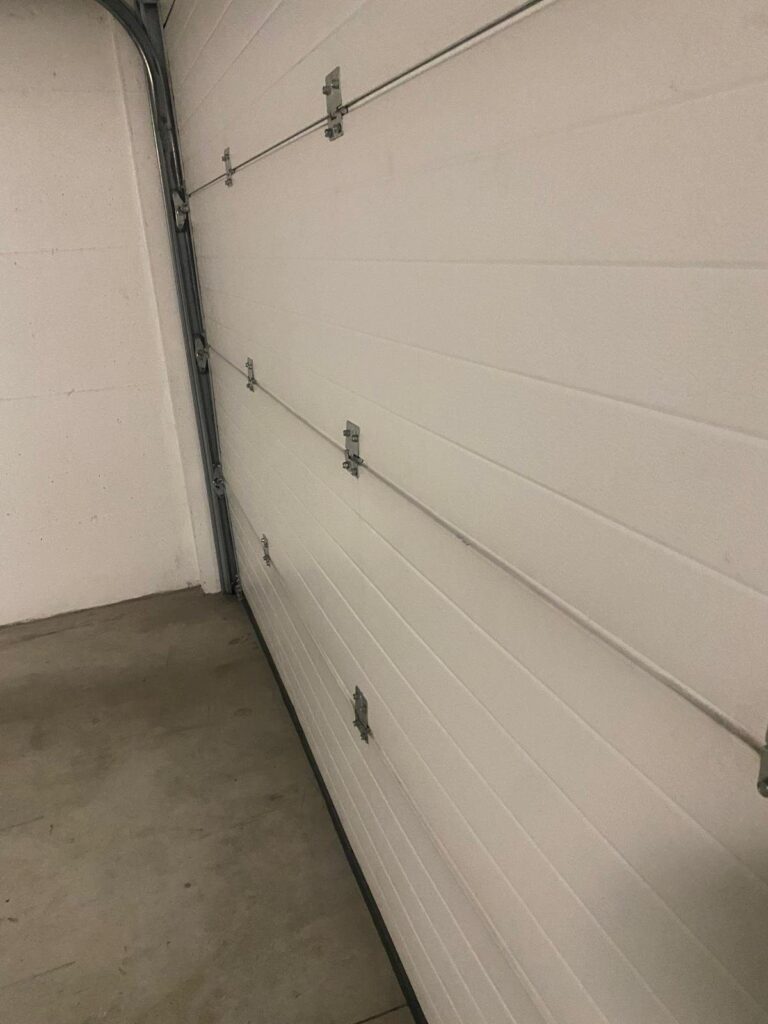 Porta sezionale Macrotec, vista dall'interno o dettaglio, realizzazione 31