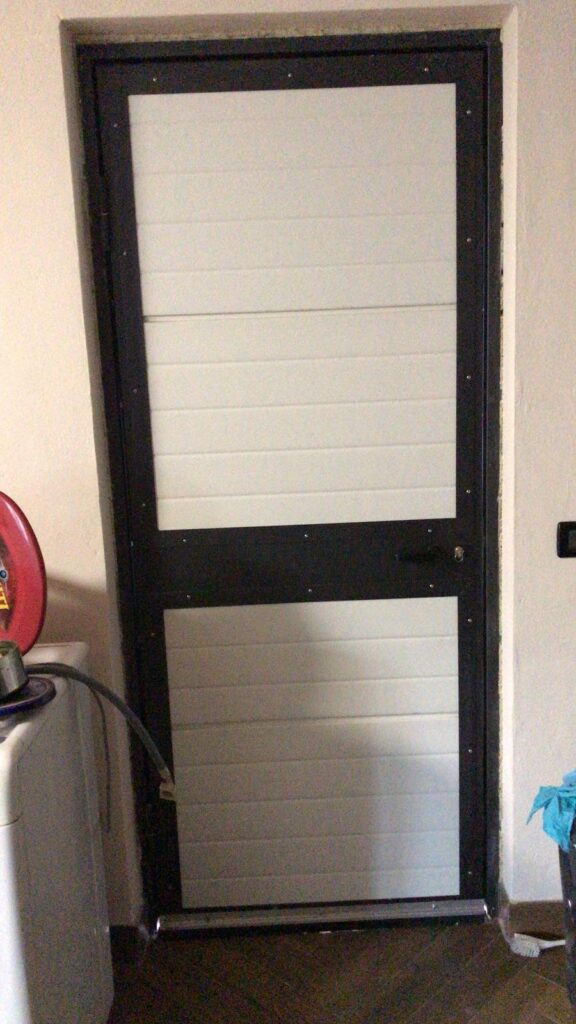 Porta sezionale Macrotec, vista dall'interno o dettaglio, realizzazione 33