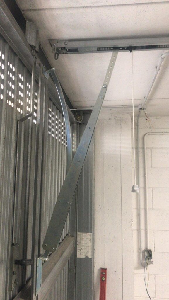 Porta sezionale Macrotec, vista dall'interno o dettaglio, realizzazione 34