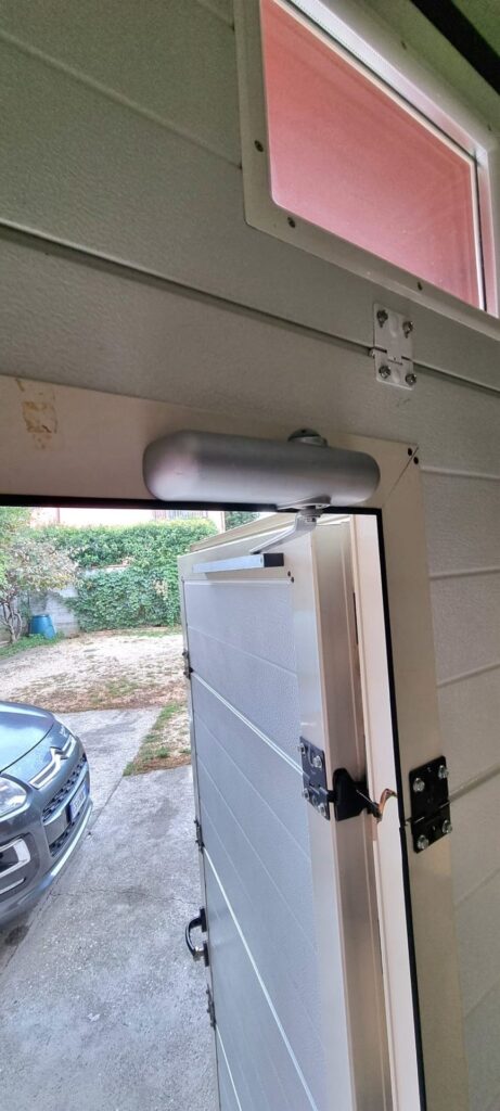 Porta sezionale Macrotec, vista dall'interno o dettaglio, realizzazione 35