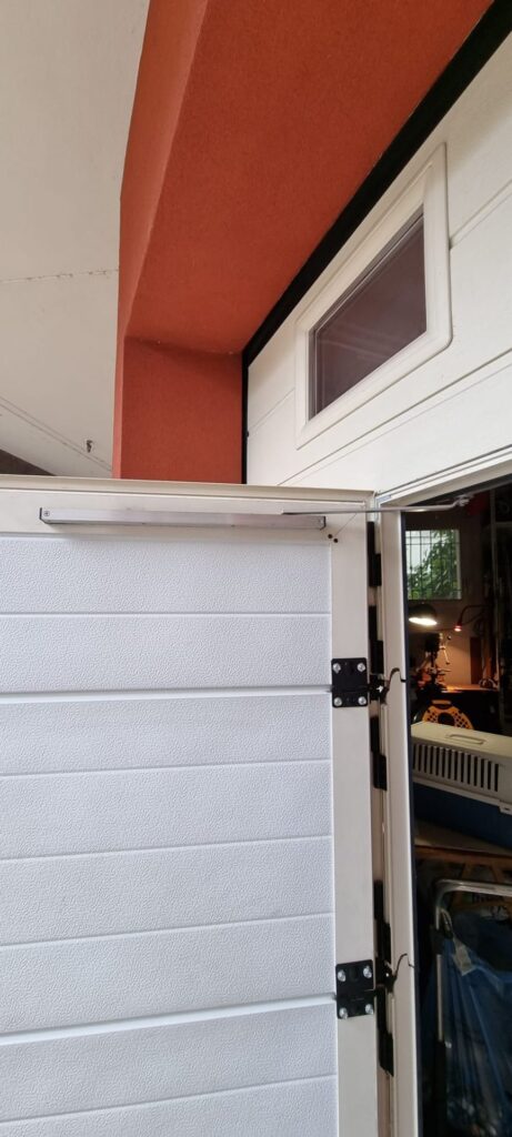 Porta sezionale Macrotec, vista dall'interno o dettaglio, realizzazione 36