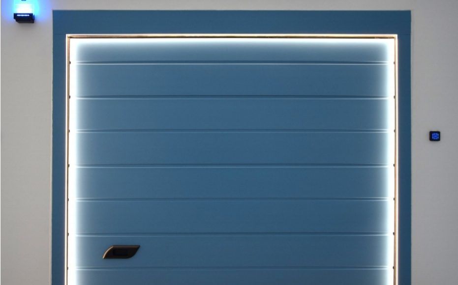 Porta sezionale residenziale installata da Macrotec, realizzazione 11