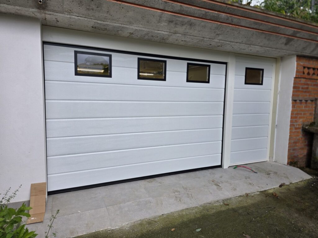 Porta sezionale residenziale installata da Macrotec, realizzazione 41